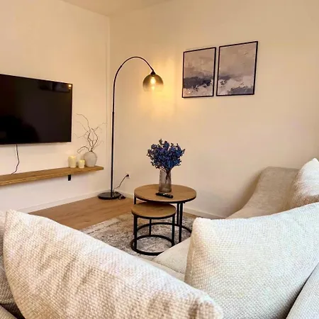 Apartamento 3 Bedroom Kostenloser Parkplatz, Wlan, Balkon