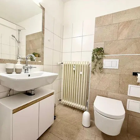 Apartamento 3 Bedroom Kostenloser Parkplatz, Wlan, Balkon *