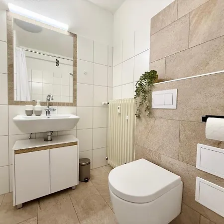 3 Bedroom Kostenloser Parkplatz, Wlan, Balkon
