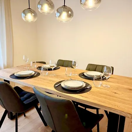 3 Bedroom Kostenloser Parkplatz, Wlan, Balkon