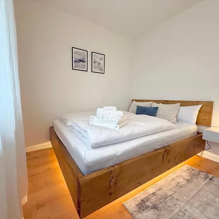 Apartamento 3 Bedroom Kostenloser Parkplatz, Wlan, Balkon *